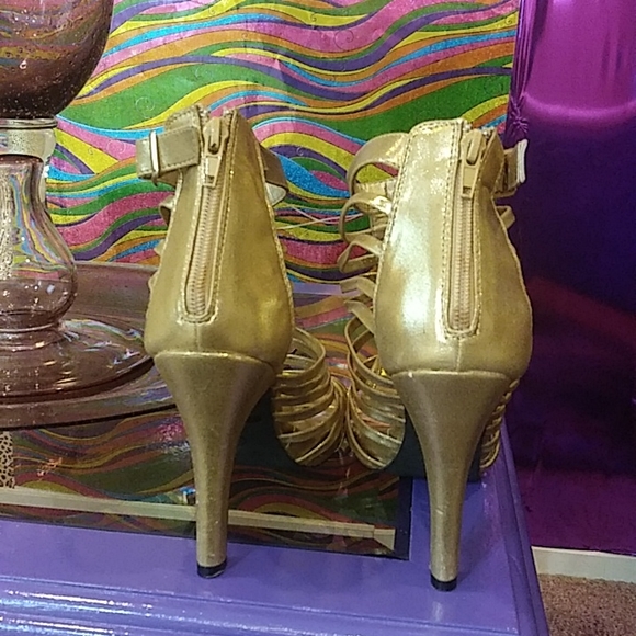 Red Circle Gold Metallic Heels. Size 7.5. Great shape. Wear any occasion. - Picture 3 of 5